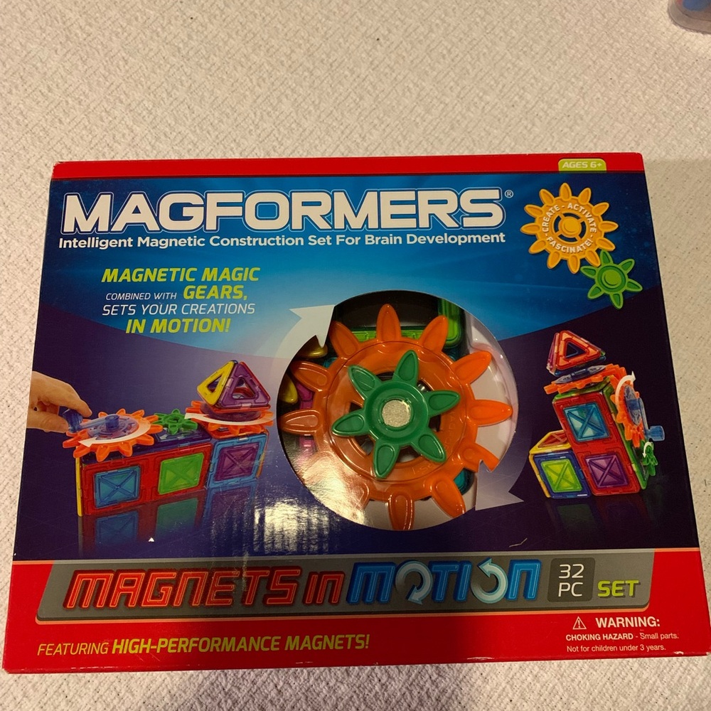 32 pc set Magnets in Motion by Magnaformers. New in box